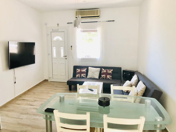 New equipped Apartment with new goods. <br />Apartment with the port, 200 meters Örebro, Sweden Apartment in the center, by the beach with seaview Entire rental unit vacation rental 44467304