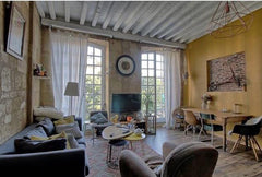 Logement:<br />Bel appartement de 50 m2 dans le centre historique de Bordeaux. A Bordeaux, France Appartement chaleureux Bordeaux centre Entire rental unit vacation rental 22462400