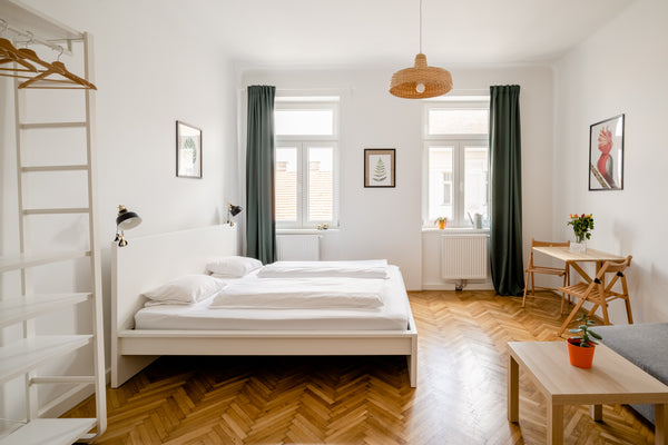 Die komplett sanierte Wohnung befindet sich in einem alten Wiener Gründerzeithau Vienna, Austria Bright studio with Viennese flair near downtown Entire rental unit vacation rental 33493281