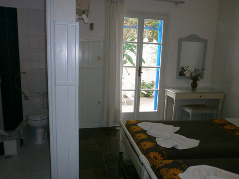 1 double bed <br /><br />More information<br />Room facilities:<br /><br />• Sho Paros, Greece Double Room with Garden View in old Town Room in hotel vacation rental 28503237