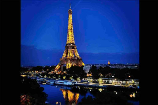 Student in a beautiful Haussman building, on the 7th floor, with elevator to the Paris, France APARTMENT AMAZING VIEW EIFFEL TOWER (75016 Passy) Entire rental unit vacation rental 18381632