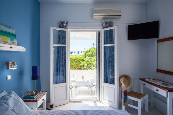 GuestHouse Perdikouli is located in the traditional village of Alyki, Paros. Onl Athens, Greece Οικογενειακό Δωμάτιο σε Κυκλαδίτικο Ξενώνα Room in aparthotel vacation rental 10102539