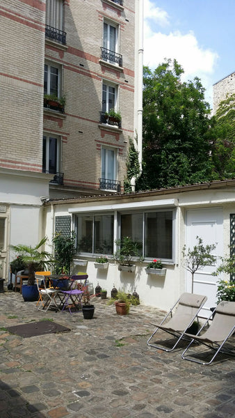 Appartement 3 pièces très calme en fond de cours vue sur jardin et cours, charme France Paris(12)près du lac zoo vue sur jardin 3 pièces. Entire rental unit vacation rental 2452419