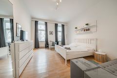 Diese 35m2 große, ruhige Wohnung wurde frisch renoviert und neu möbliert. Sie is Vienna, Austria Gemütliche Wohnung in zentraler Lage mit Parkplatz Entire rental unit vacation rental 47116062