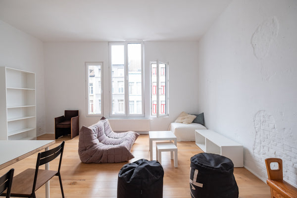 Nieuw gerenoveerd, lichtrijk appartement, centraal gelegen in historisch pand me  2VD Design 2-slpk app met terras. Long term only. Entire condo vacation rental 678751106254374463