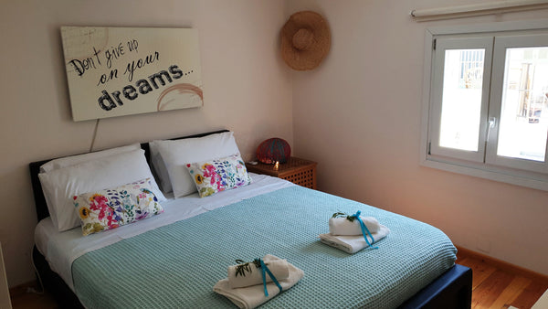 To Nefeli's Home βρίσκεται μόλις 8 λεπτά με τα πόδια από το κέντρο της Ερμούπολη Greece Nefeli's Home in the center Entire home vacation rental 37587355