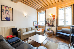 Appartement de charme dans ancien hôtel particulier, situé en plein cœur de la P Lyon, France Appartement T3 LYON BELLECOUR Entire rental unit vacation rental 8550365