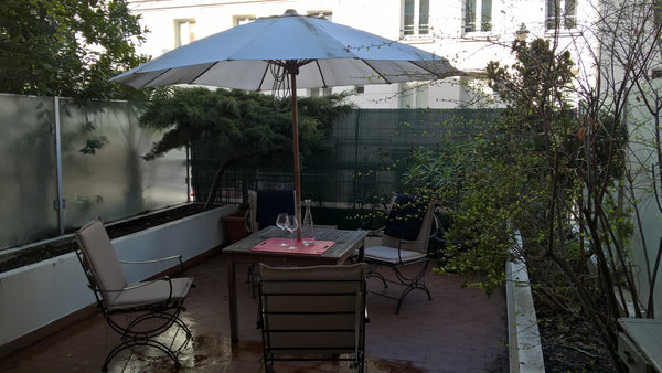 My 26 square metter flat is well located : 5 min by feet from Gare de Lyon Stati Girolles, France Lovely flat with terrasse, close to Lyon Station Entire rental unit vacation rental 17506899