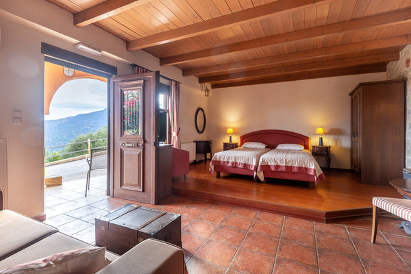 Luxurious Residence, 1st floor, can accommodate 1 to 3 persons.<br /><br /><b>Li  Superior Jacuzzi Residence | Amazing View [45 m²] Room in boutique hotel vacation rental 26735477