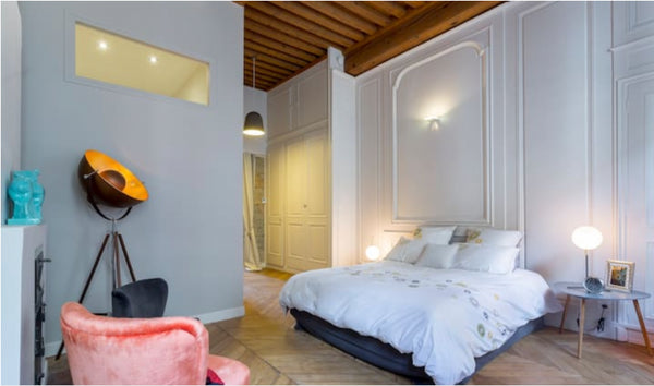 Appartement de standing, spacieux avec plafonds à la française, situé en plein c Lyon, France L'escale romantique -Métro Hôtel de Ville Entire rental unit vacation rental 49201502