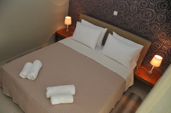 Sunny, spacious, comfortable and tastefully decorated flat, near to the center o GR Lovely & Comfortable Apartment near to the center Entire rental unit vacation rental 20766863