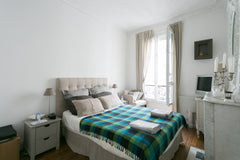 Chambre non fumeur de 13 m2 dans un appartement haussmannien de 3 pièces soit 60 Paris, France Quai de Seine-chambre privée. Private room in flat Private room in rental unit vacation rental 15938938
