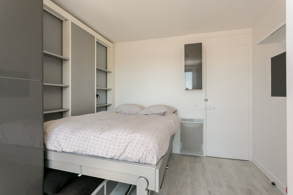 Room 12m2 entirely new<br />Double bed Espace Loggia (can be moved against the c Paris, France 1 cosy room, Invalides and Eiffel tour vue Entire rental unit vacation rental 13893811