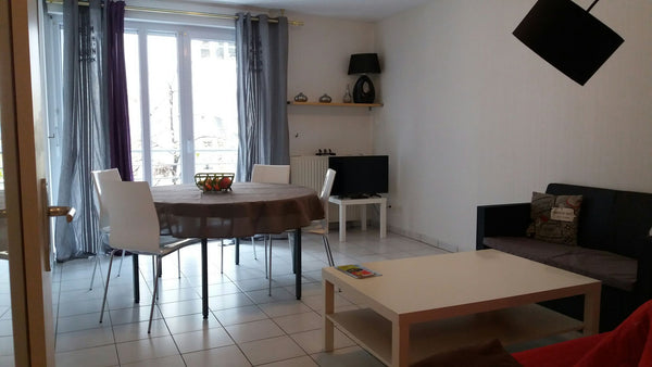Dans résidence sécurisée avec ascenseur, appartement T2 de 50m² avec balcon dans Lyon, France Appt T2 de 50M² Saxe-Gambetta Entire rental unit vacation rental 21356199