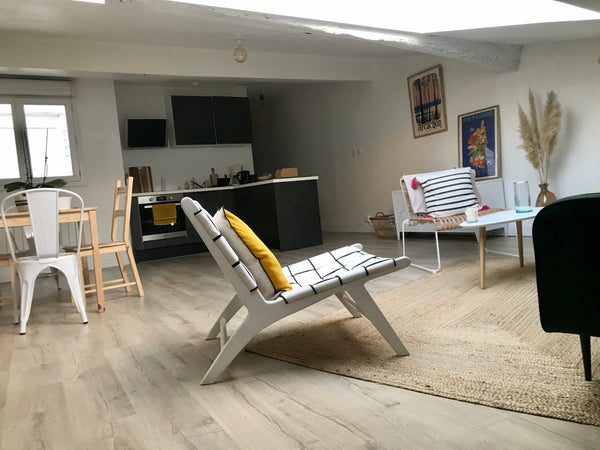 Appartement meublé de 78m2 très calme, au dernier étage d’un bâtiment situé rue   Superbe appartement lumineux 78m2 Bordeaux centre Entire rental unit vacation rental 46744785