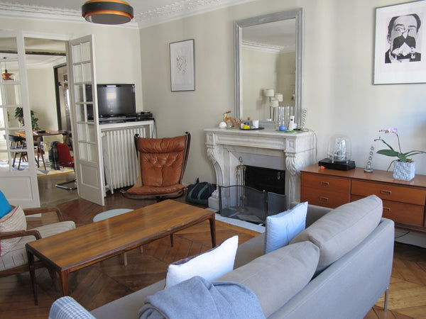 Our apartment is centrally located in an old french house built in 1860. The are Paris, France Charmant appartement familial Grands Boulevards Entire rental unit vacation rental 19633796