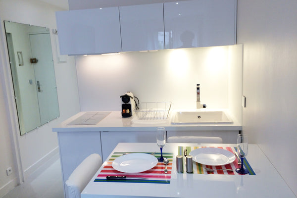 Cet élégant studio de 20m2 est situé dans le quartier branché et familial du Can Paris, France PARIS STUDIO GARE DE L'EST - CANAL SAINT MARTIN Entire rental unit vacation rental 12886397