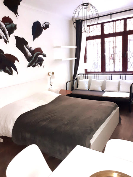 Nous louons un studio neuf entièrement meublé et équipé de 25m2 situé dans une r Cenon, France Studio de charme neuf Tourny Hyper centre Bordeaux Entire rental unit vacation rental 46322948