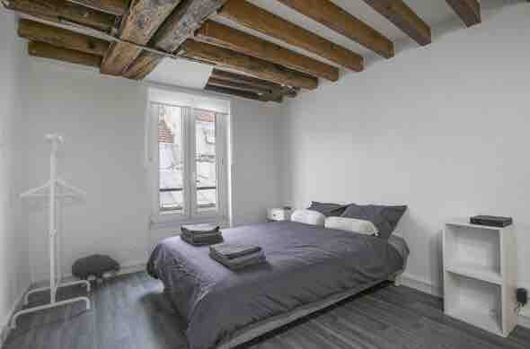 My studio is cosy and welcoming. It is calm, bright and clean.<br />Cross the st Paris, France Cosy and beautiful studio Entire rental unit vacation rental 20400466