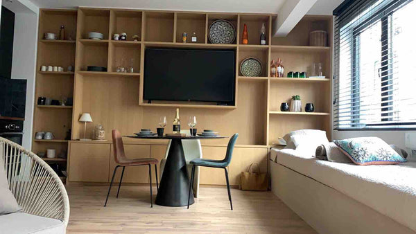 Profitez d'un logement élégant et central. Charmant studio de 45 m² situé au pre  Logement avec piscine& proche Avenue Louise Entire rental unit vacation rental 52204169