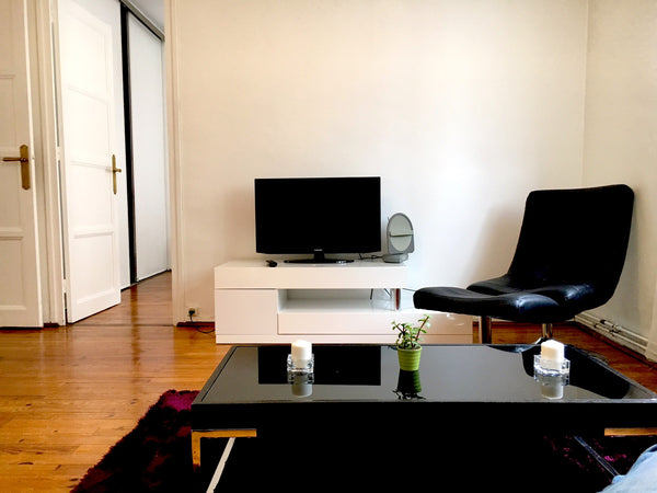 It is a 60sqm apartment, modern and well maintained, located in a very nice dist Caluire-et-Cuire, France 2 BEDROOMS FLAT - CROIX ROUSSE Entire rental unit vacation rental 12818799