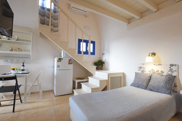 Rodakas Hotel, has 23 rooms with a total capacity of 64 people. <br />We served  Thera, Greece Traditional, Two Storey Studio... Cycladic home vacation rental 38870130
