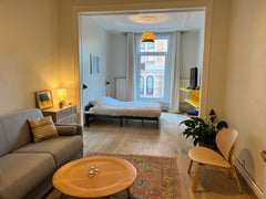 Simplifiez-vous la vie dans ce studio central. Proche de toutes les facilités:<b  Superbe studio à louer - Saint-Gilles Entire rental unit vacation rental 641211674851942852