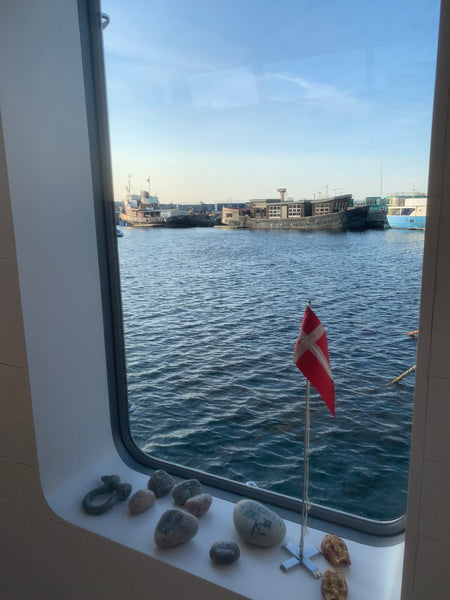 AMAZING SEAVIEW - OUTSTANDING LOCATION <br />IN THE MIDDLE OF COPENHAGEN.<br />V  HOUSEBOAT, VACATION ON THE SEA! Houseboat vacation rental 45759381