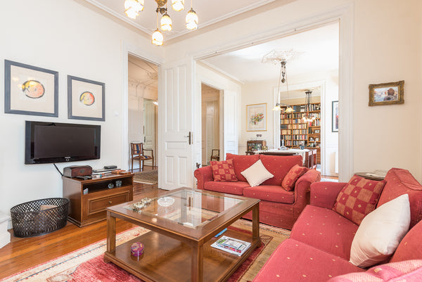 Neoclassical classy house145 m2, in the center of Athens:High carved ceilings, t Athens, Greece Athenian house of 1920 Entire condo vacation rental 13015874