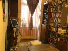 tldr:<br />simple small room, superb central location, cheap.<br /><br />The apa Mintraching, Germany Simple, cheap, centrally located room Private room in rental unit vacation rental 39938745