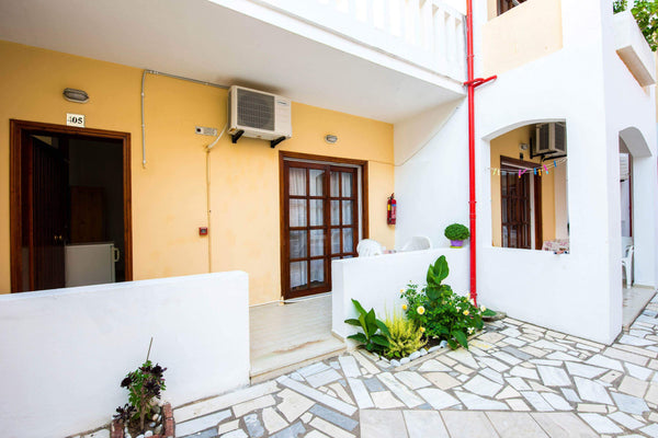 Erato Hotel Apartments is located in Perivolia of Rethymno, within 300 metres of Rethimnon, Greece Erato Suites Room in aparthotel vacation rental 53286739