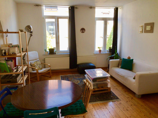Le duplex rénové est situé au rez + 1er étage d'une maison unifamiliale (= ici,  Brussels, Belgium Duplex calme et cosy à proximité de tout intérêt ! Entire rental unit vacation rental 44355537