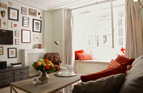 This chic ground floor duplex Paris apartment in a cobbled lane, near metro stat Paris, France Stay in the heart of Paris Entire rental unit vacation rental 2870713