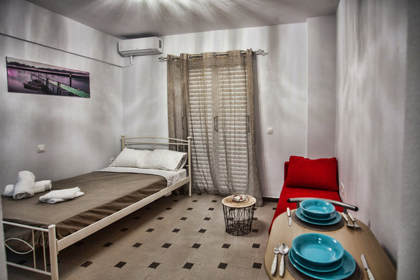 Modern, small, new studio is a 5-minute walk from the city center. It is a servi Rethimnon, Greece Modern studios B Entire rental unit vacation rental 27505740