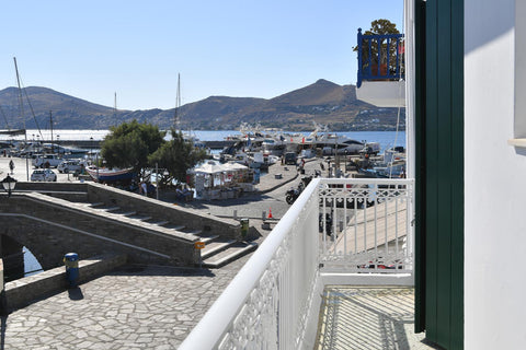 A cosy two bedroom, living room and kitchen apartment located at the heart of Na Paros, Greece Armenistis III Entire rental unit vacation rental 36403855