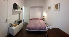 Chambre avec accès privé de 14 m2. Le lit peut se ranger en armoire afin d'occup Paris, France Chambre avec accès privé, proche de la tour Eiffel Private room in rental unit vacation rental 28552337