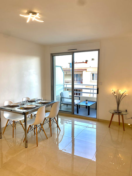 LYON 8 -  grand T2 neuf de 41m2 avec balcon, situé dans le 8ème arrondissement d Lyon, France Superbe T2 neuf dans Lyon 8ème proche commodités Entire rental unit vacation rental 735181058478631989