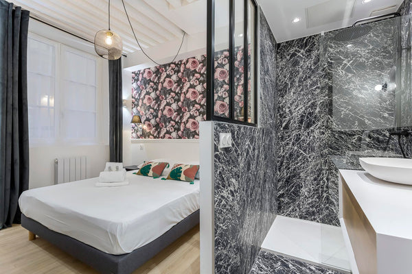 Welcome to the André Lassagne II suite with a capacity of 4 travelers with a mod Lyon, France Hamac Suites suite André Lassagne II 4 people Entire rental unit vacation rental 638833353935656378