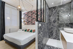 Welcome to the André Lassagne II suite with a capacity of 4 travelers with a mod Lyon, France Hamac Suites suite André Lassagne II 4 people Entire rental unit vacation rental 638833353935656378