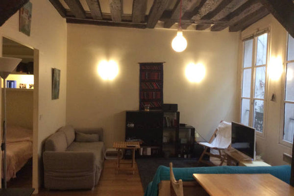 Appartement plein de charme au coeur du Marais. Situé entre les stations Bastill Paris, France Appartement Marais/Place des Vosges Entire rental unit vacation rental 12661441