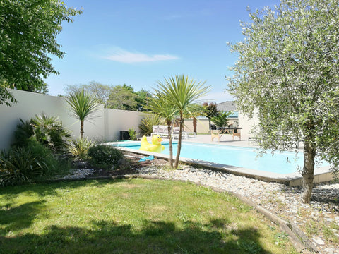 A 20 min de Bdx, 30 min des plages, belle suite indépendante de 70m² avec 1 cham Bordeaux, France Belle dépendance proche Bdx & plages calme+piscine Private room in villa vacation rental 24487865