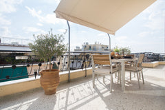 Situated in the heart of Athens, in Koukaki, and only a pleasant 7mins walk from GR Sunny Top Floor Apartment near Acropolis Entire rental unit vacation rental 29281002