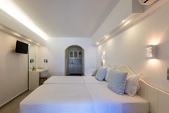 Double sea-view studio, built in Cycladic style. Standard facilities include a s  Double Room with Sea View Room in bed and breakfast vacation rental 29584844