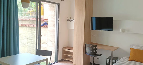 studio indépendant dans une maison de ville,  à 3 minuite du métro B arrest debo  Studio dans une maison zen au centre Private room in townhouse vacation rental 45301474