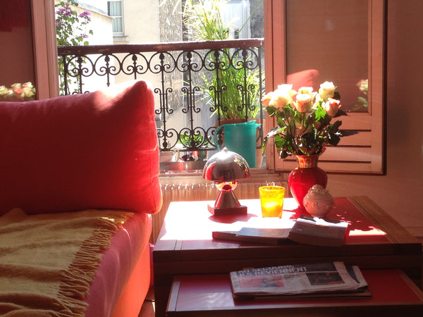 One big room: Charming Kitchen, dining & living room with lovely sofa (bed 1.60x Paris, France Cosy, colorful apartment Entire rental unit vacation rental 6375394