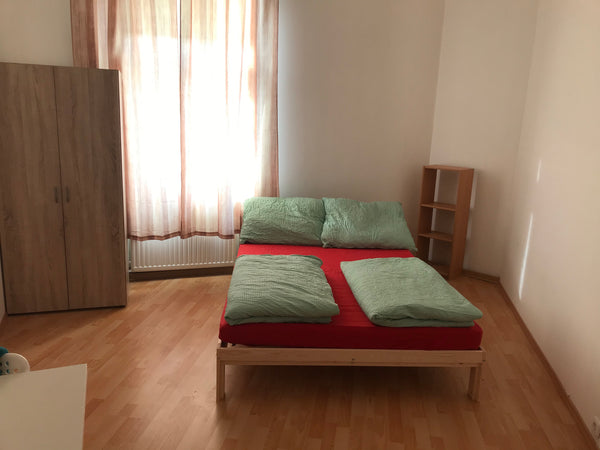 Von dieser zentral gelegenen Unterkunft aus seid ihr in Nullkommanichts an allen  Large room nxt to Westbahnhof, downtown, metro U6 Private room in rental unit vacation rental 710061229374876210