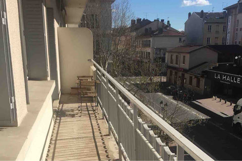 Appart, 70m2, ensoleillé et spacieux. Un grand balcon donnant directement sur la Lyon, France Cœur Monplaisir - Vue av. principale - 2min métro Entire rental unit vacation rental 30278647