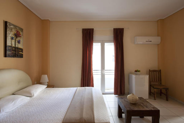 Room Size 30 m² <br />2 full beds  and 1 sofa bed  <br />Please note that this r GR Family Hotel Room in the centre of Athens Room in hotel vacation rental 30805724