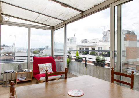 Appartement (4 ème ) très lumineux niché au cours des Buttes Bergeyres, quartier Paris, France terrasse avec vue sur Sacré Coeur Entire rental unit vacation rental 3134752