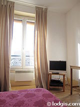 Logement lumineux meublé de façon sympathique, situé entre Ménilmontant et Père  Paris, France Petit appartement  confortable Entire rental unit vacation rental 8727631
